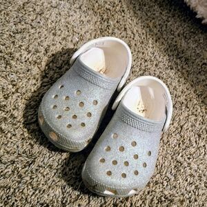 CROCS Kids Silver Glitter Clogs